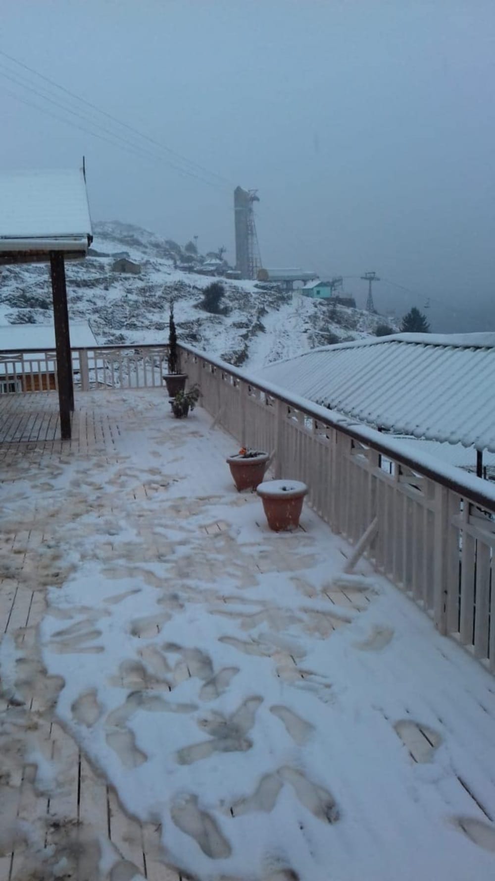 Snowfall in uttarakhand hilly area today, photos