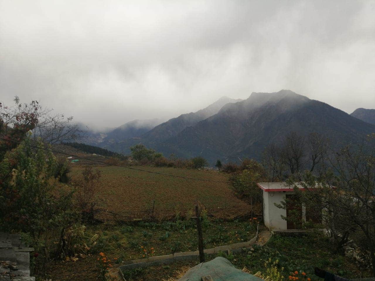 Snowfall in uttarakhand hilly area today, photos