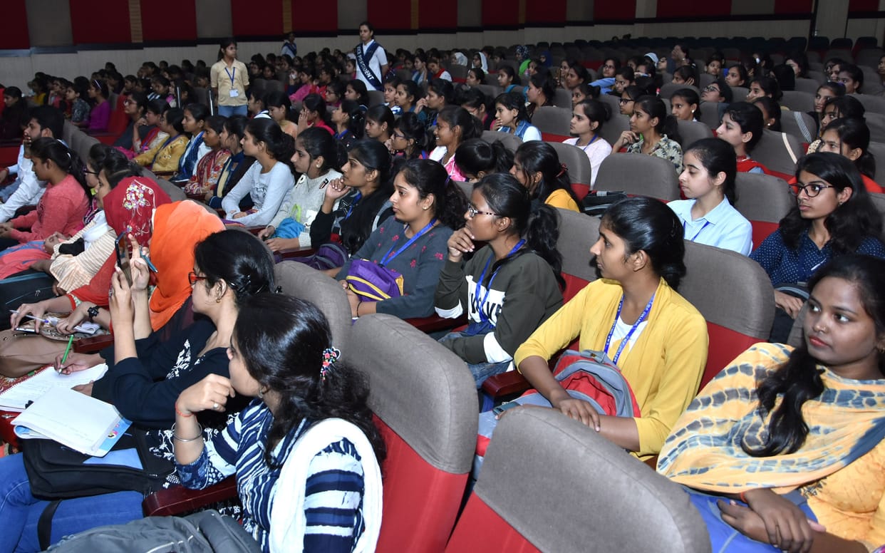SS Khanna Allahabad Univeristy news