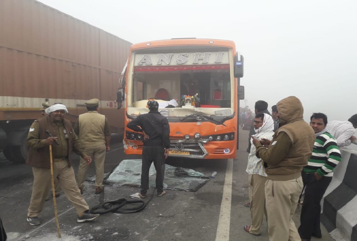 bus accident in sant kabir nagar