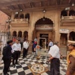वृंदावन के बांके बिहारी मंदिर में सुरक्षा के इंतजाम