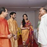 मुख्यमंत्री उद्धव ठाकरे और उनके परिवार के साथ शरद पवार