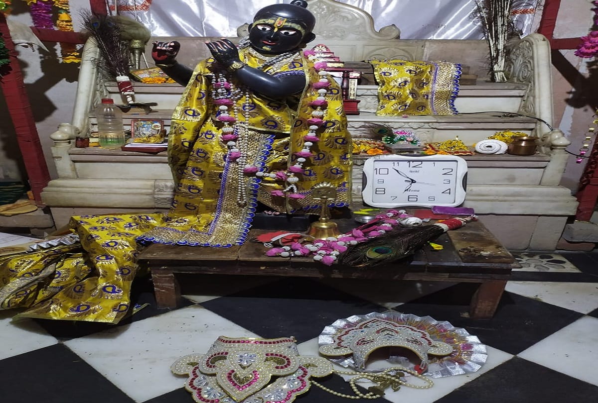 After the priest and his wife were beaten the miscreants looted the idols