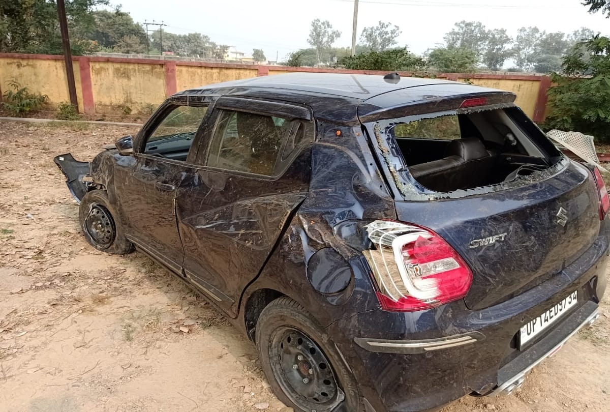 High speed car overturns on Yamuna Expressway driver dies