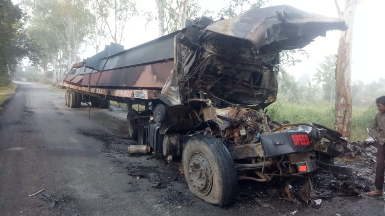 Trailer caught fire after fire in Sonbhadra, driver burnt alive