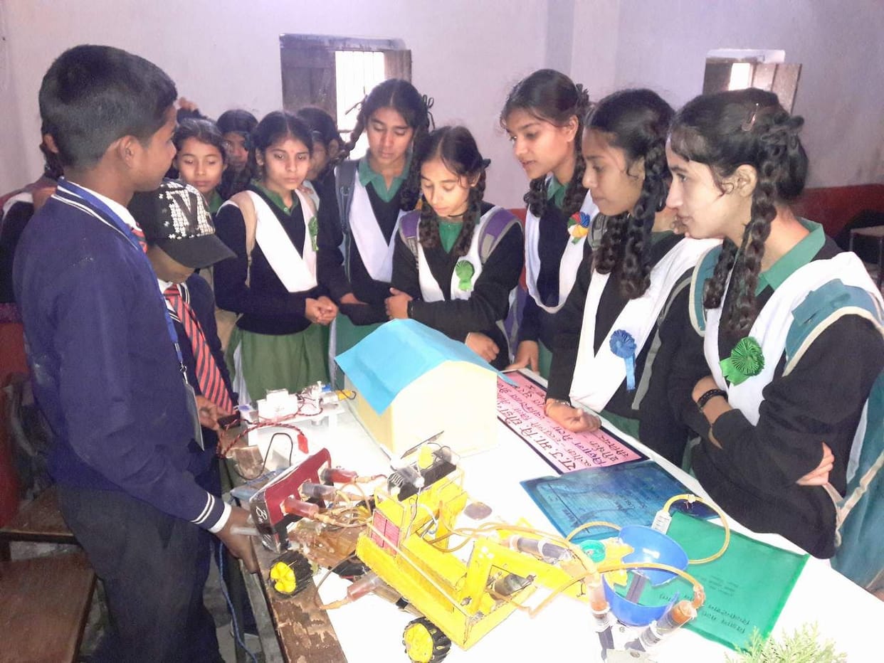 Students gave introduction to scientific thinking
