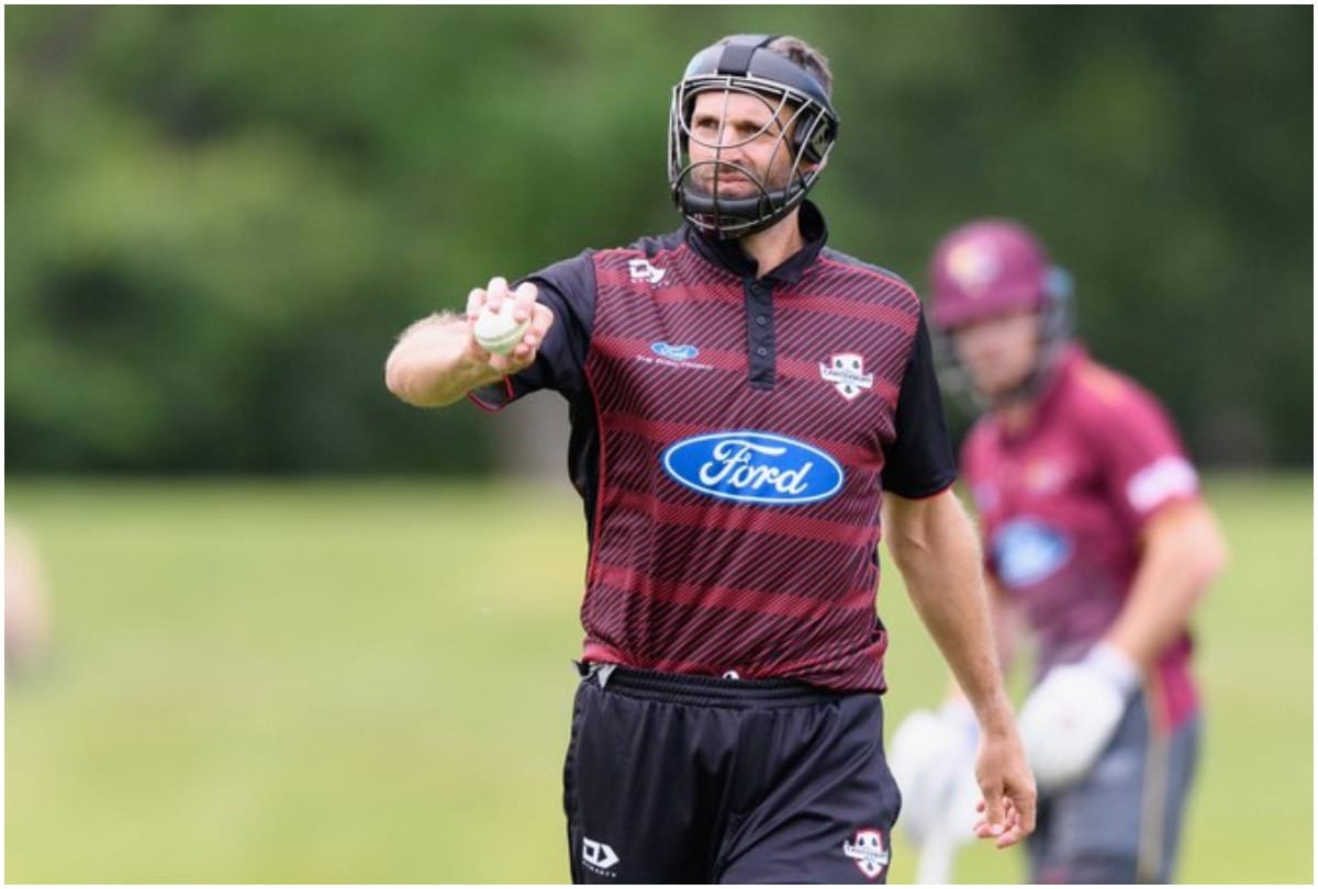 New Zealand cricketer Andrew Ellis wears helmet while bowling