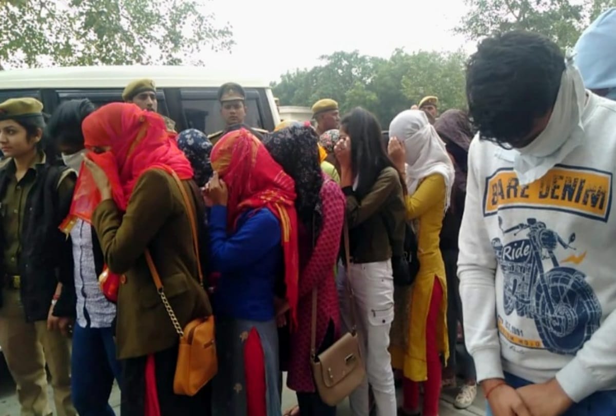 Noida fake call center busted in sector 6, 45 boys girls arrested fraud in flipkart amazon name