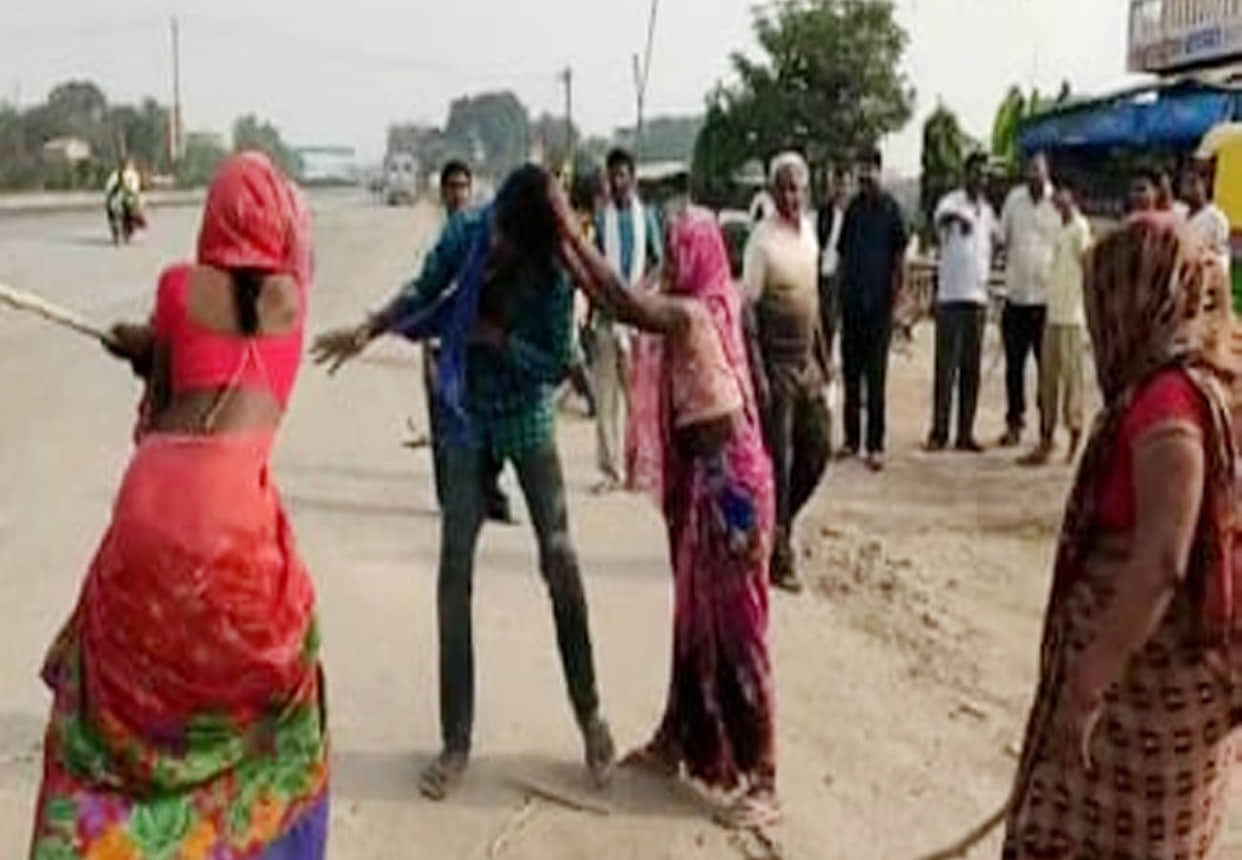 youth beaten for molesting women in auraiya