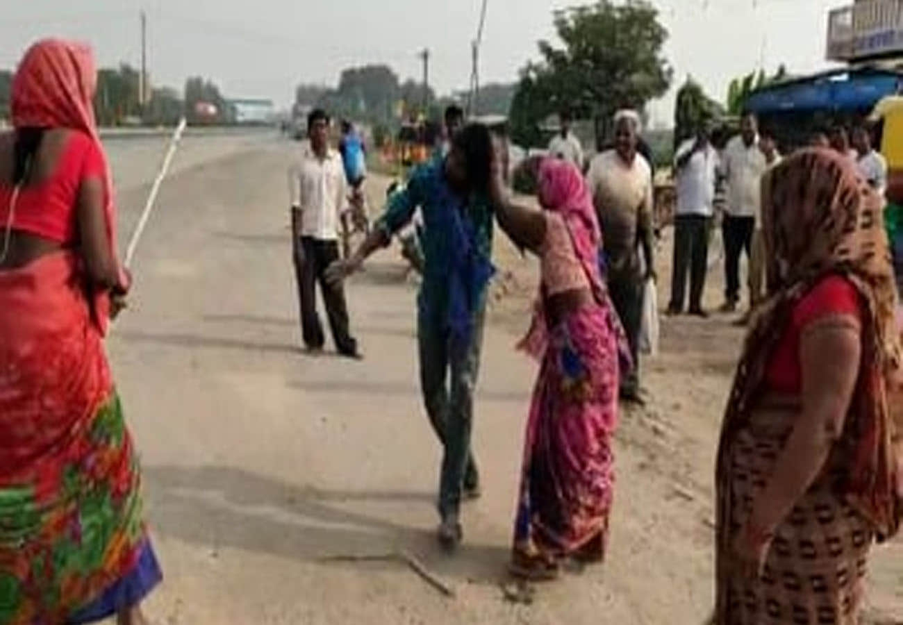 youth beaten for molesting women in auraiya