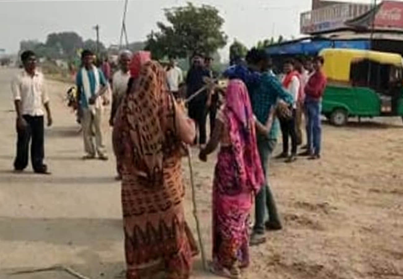 youth beaten for molesting women in auraiya