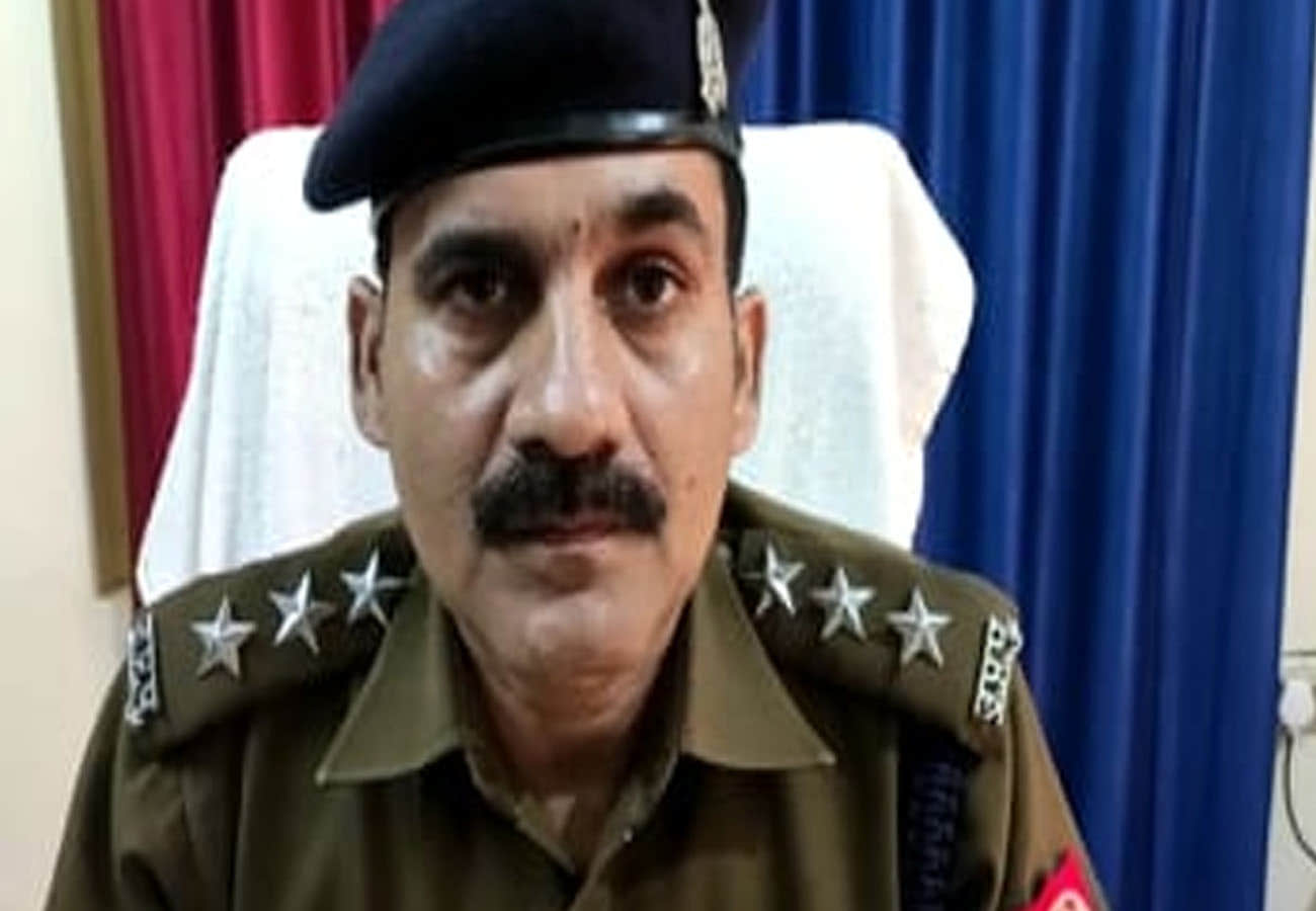 youth beaten for molesting women in auraiya