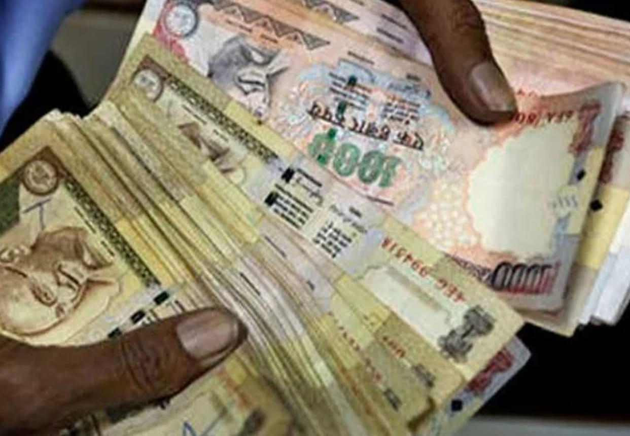 Police recovered two bag filled with banned notes in kannauj