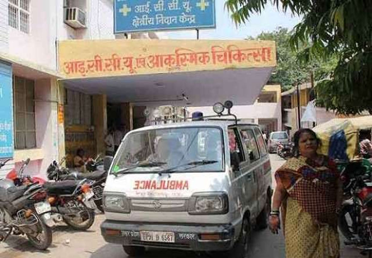 Patients suffering from lack of ventilator in Ursala hospital kanpur