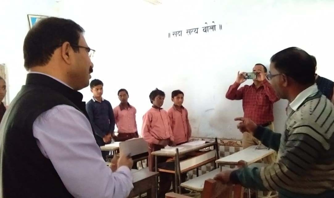 head master could not tell the capital of punjab
