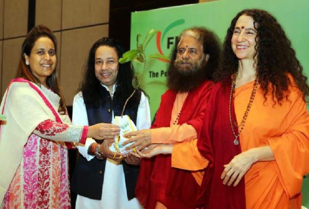 kailash kher Arrives rishikesh parmarth niketan