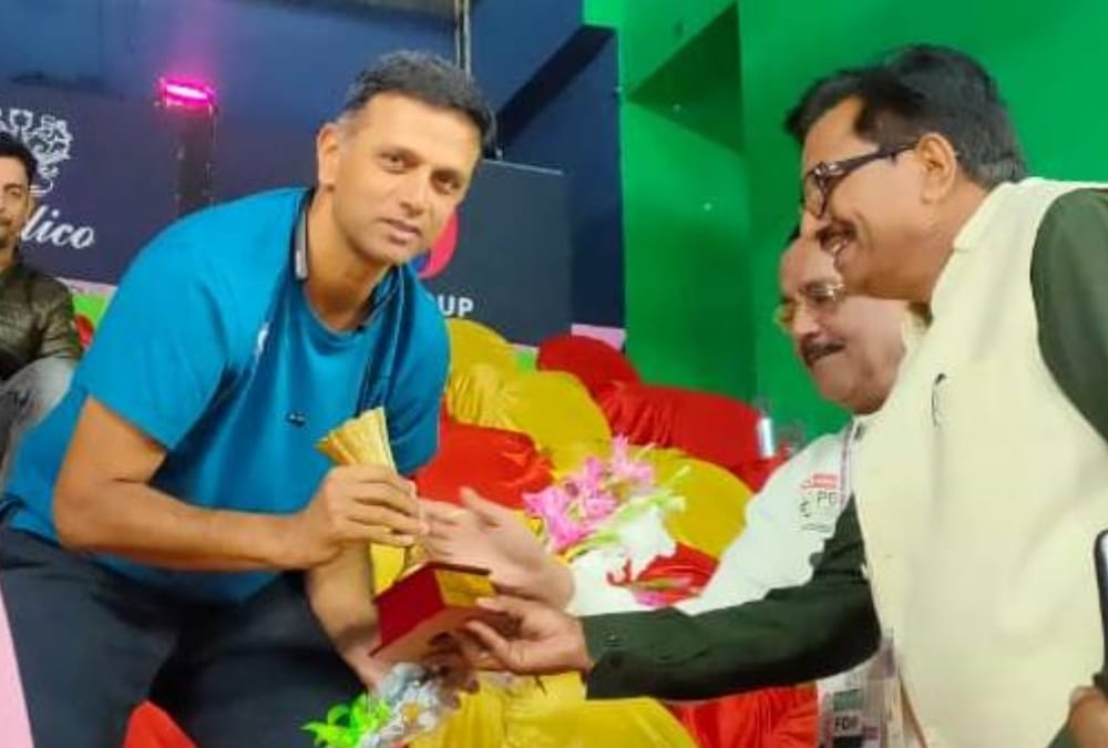 Rahul Dravid watches Syed Modi Badminton tournament.