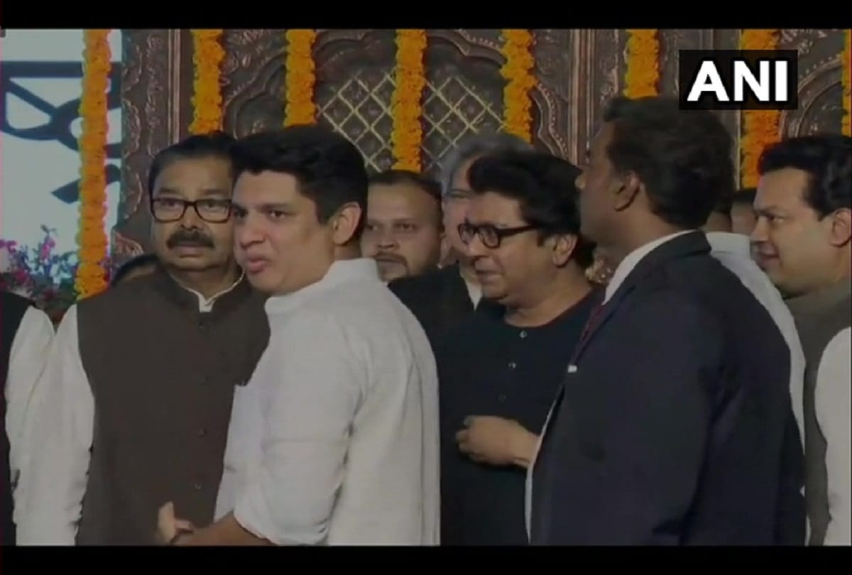 Raj thackeray also present in Uddhav oath ceremony