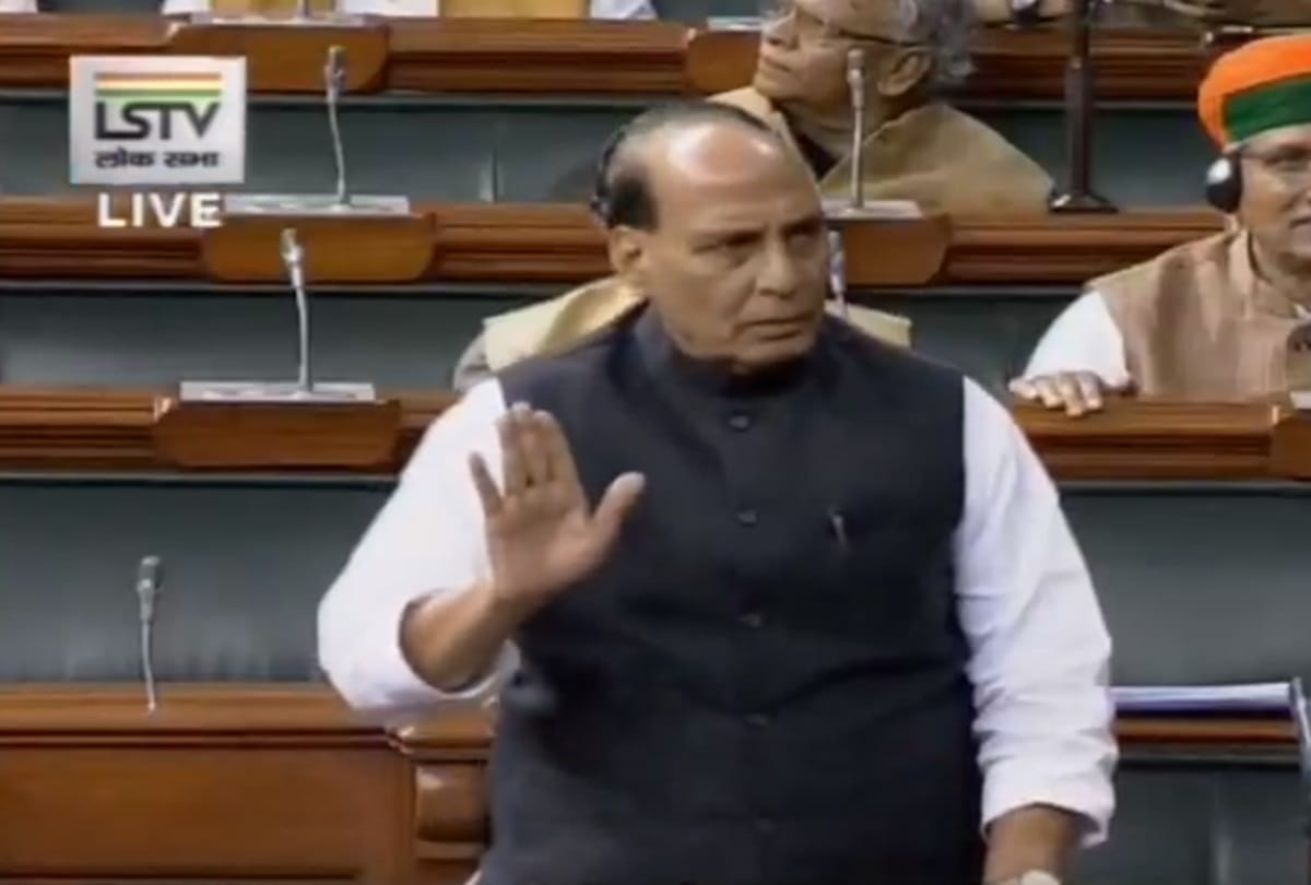 Such members have no moral right to be in LS: Rajnath Singh on Rahul's rape remark