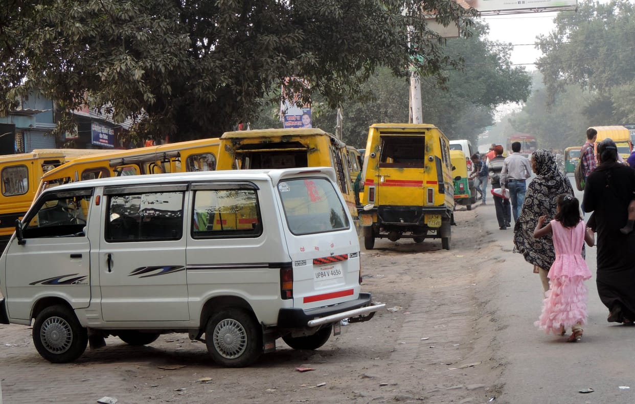 Daggamar vehicles giving the pain of jam, officer became unknown