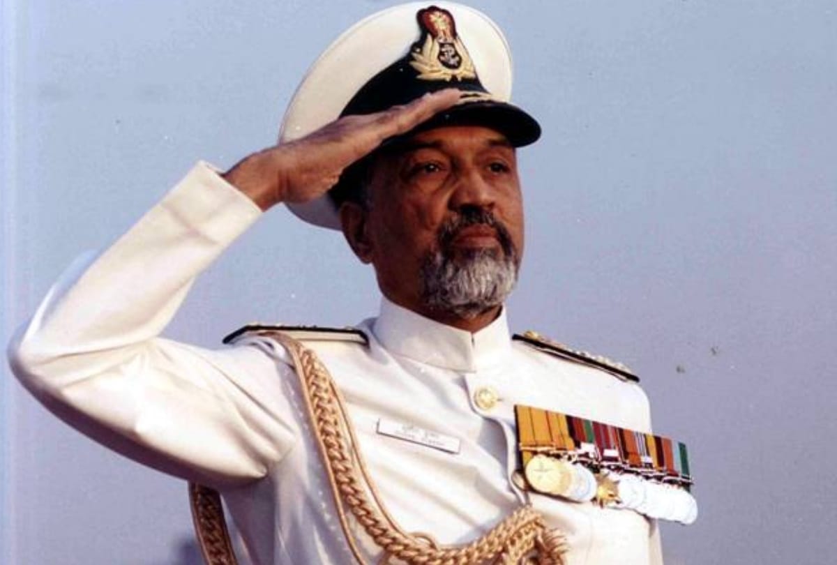 admiral sushil kumar passes away his beloved dog is so sad that he kept waiting for him on gate
