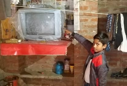 high voltage current in homes of sikandarpur amoliya village for 60 hours