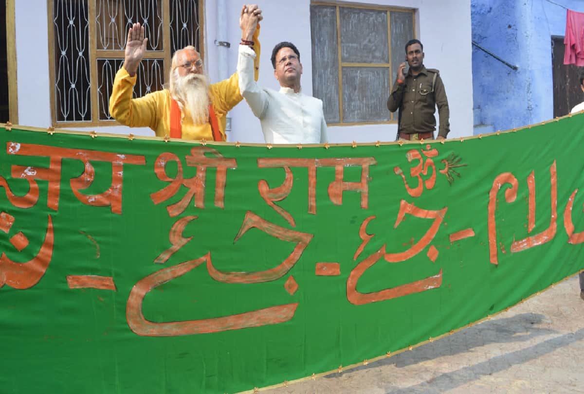 Azam Khan handed over chunari of 50 feet name of Ram in Urdu to priest of Ram Lalla