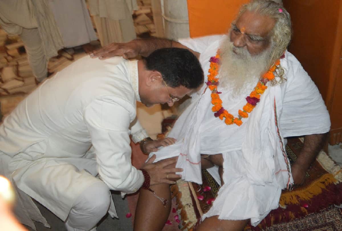 Azam Khan handed over chunari of 50 feet name of Ram in Urdu to priest of Ram Lalla