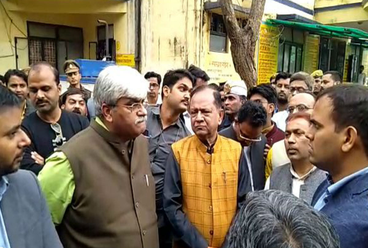 Prabhari Mantri Rajendra Pratap Singh Check Arto Office in Firozabad