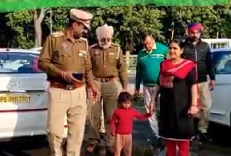 mohali police plays role of bajrangi bhaijan, missing children met to parents