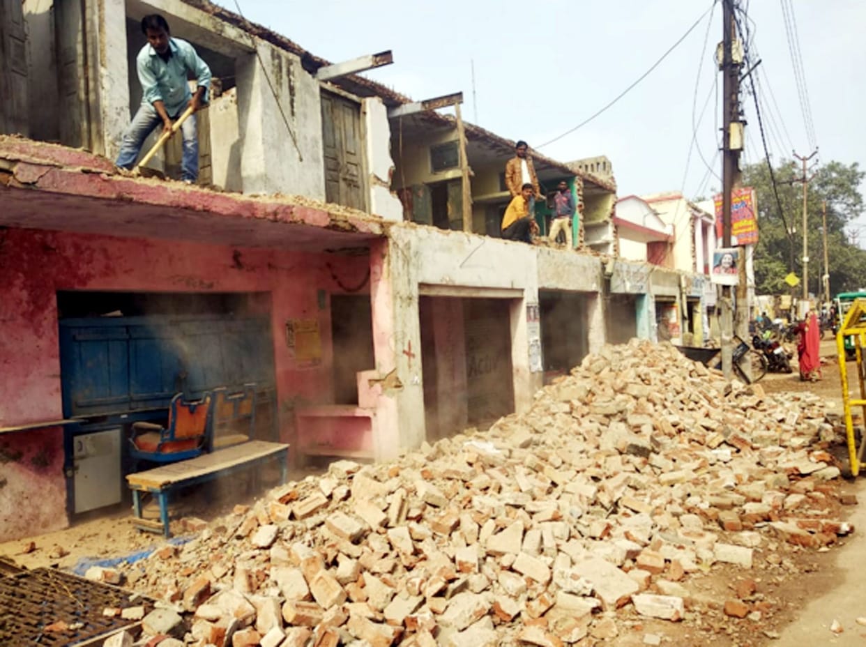 fourlane, road, kasganj, constraction