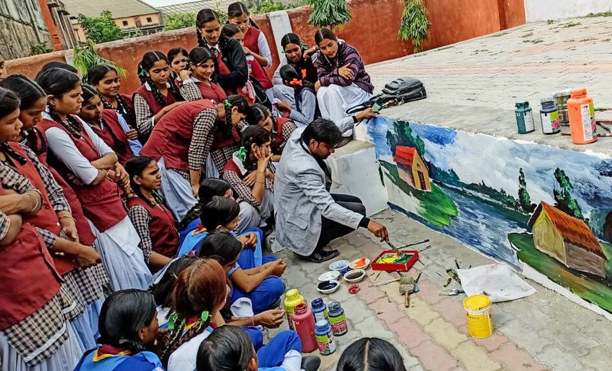 teach drawing in the workshop