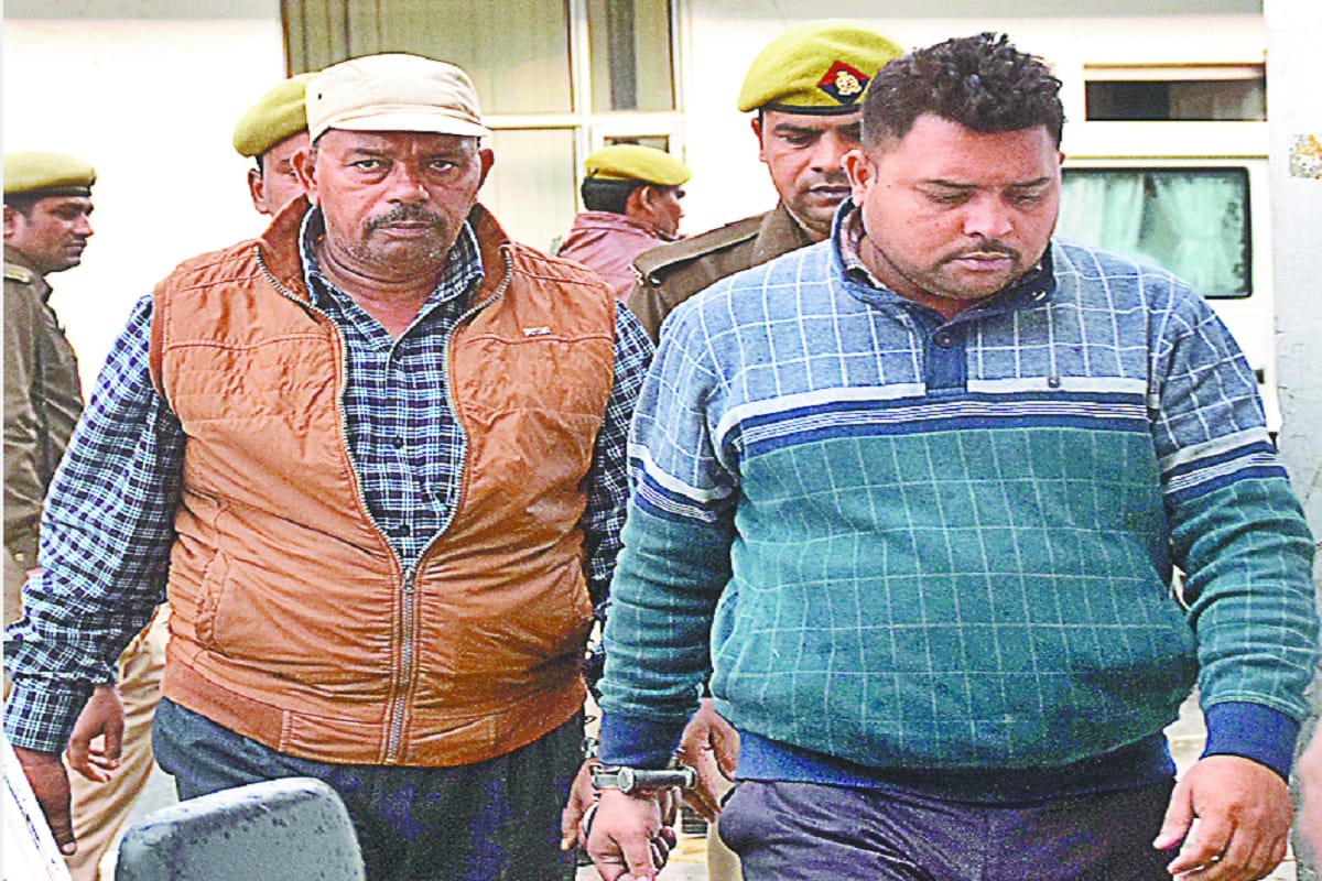 Meerut police have arrested two accused father son and revealed many cases of loot