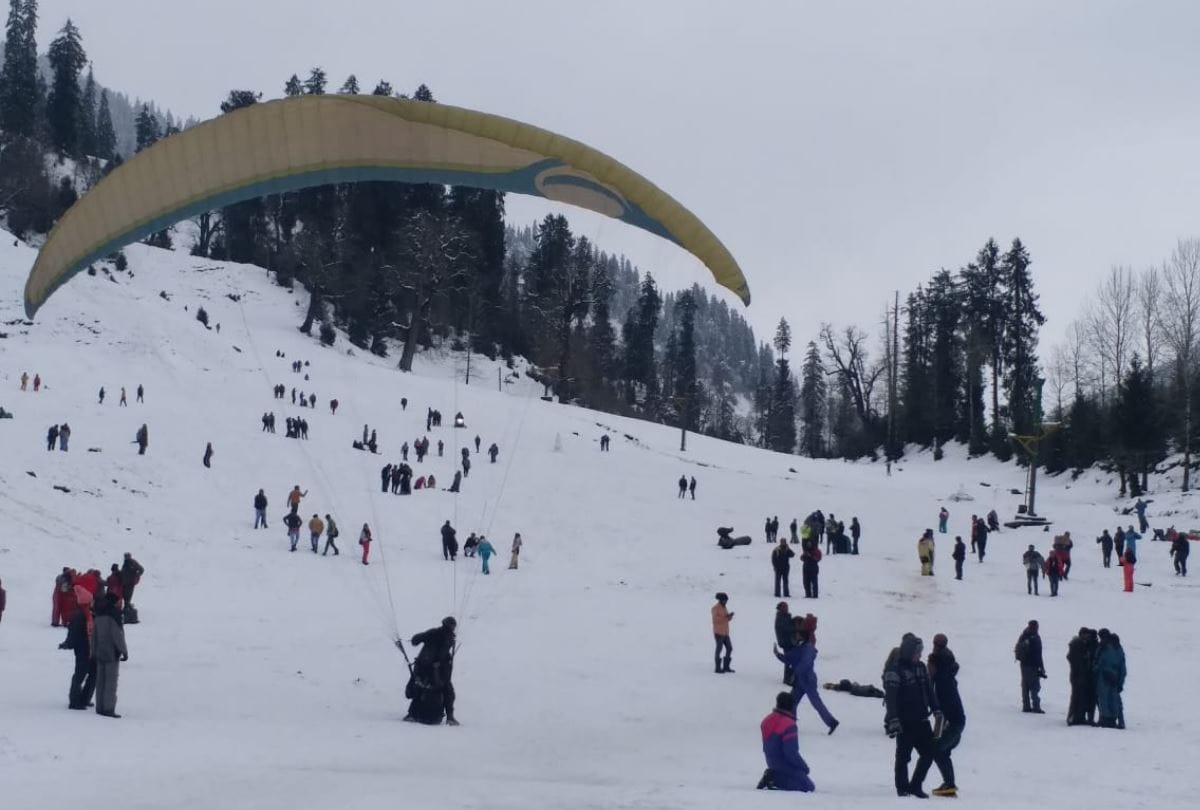 Snowfall in Manali paragliding snow scooter and Skiing in Solang Valley Kullu Manali Himachal