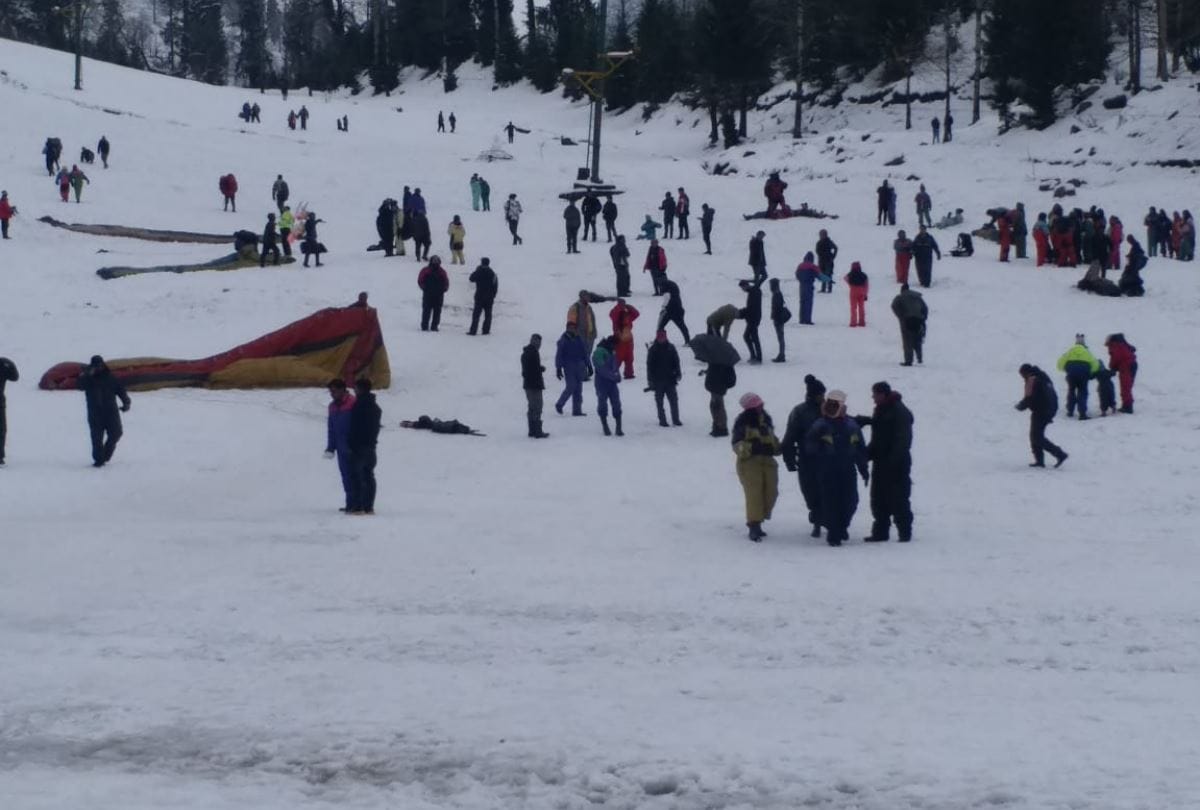 Snowfall in Manali paragliding snow scooter and Skiing in Solang Valley Kullu Manali Himachal