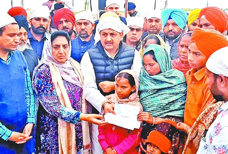 government handed over a cheque of Rs 14 lakh as financial assistance to the family of Jagmel