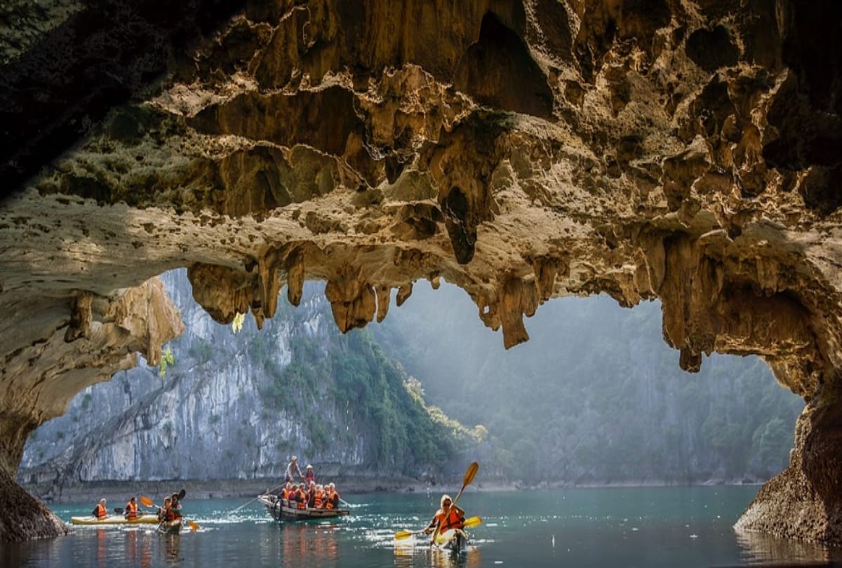 IRCTC tour package 2020 IRCTC offer and special tour tickets cheapest tour package to visit Vietnam
