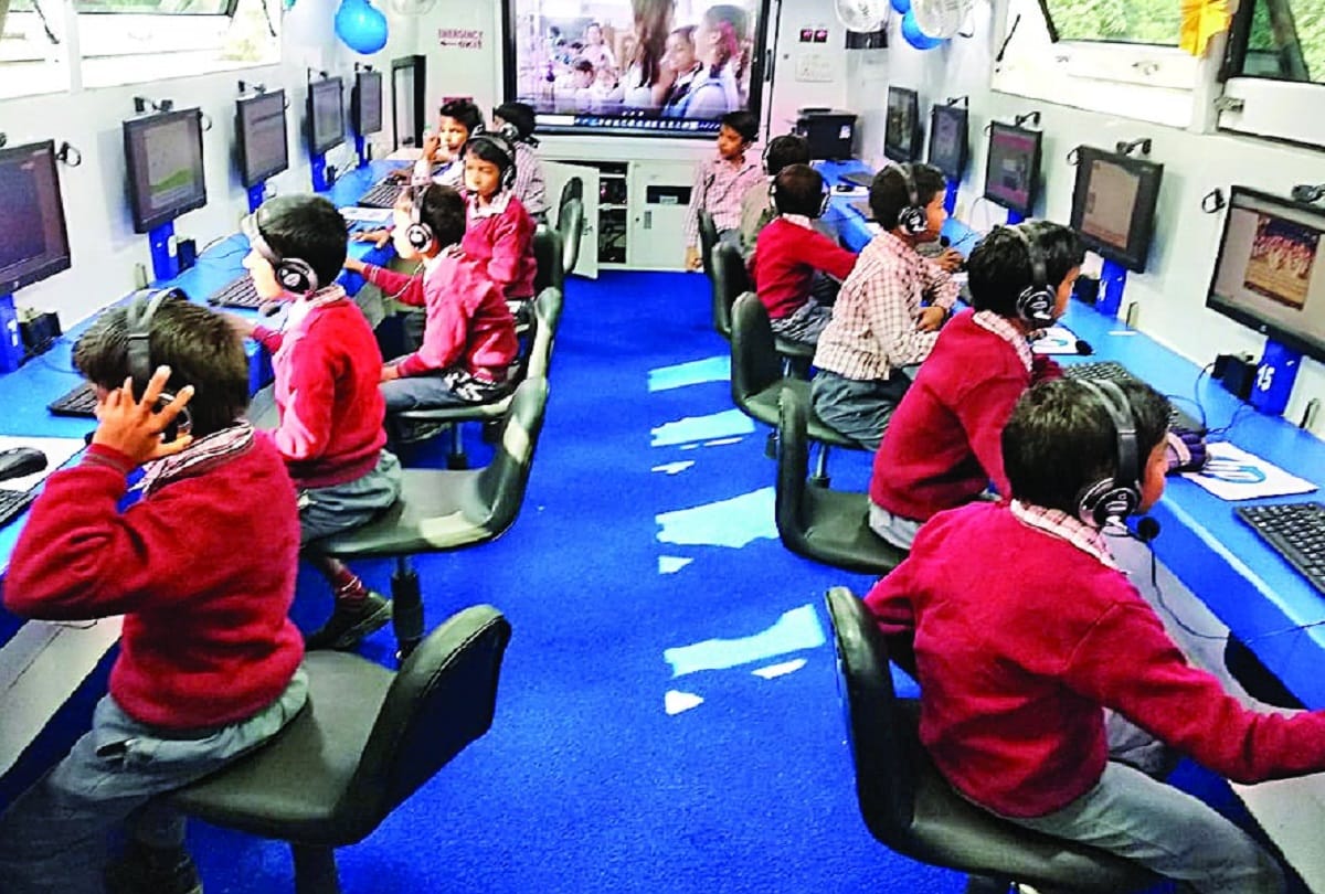 World on wheel bus will teach computer to students in corporation's schools