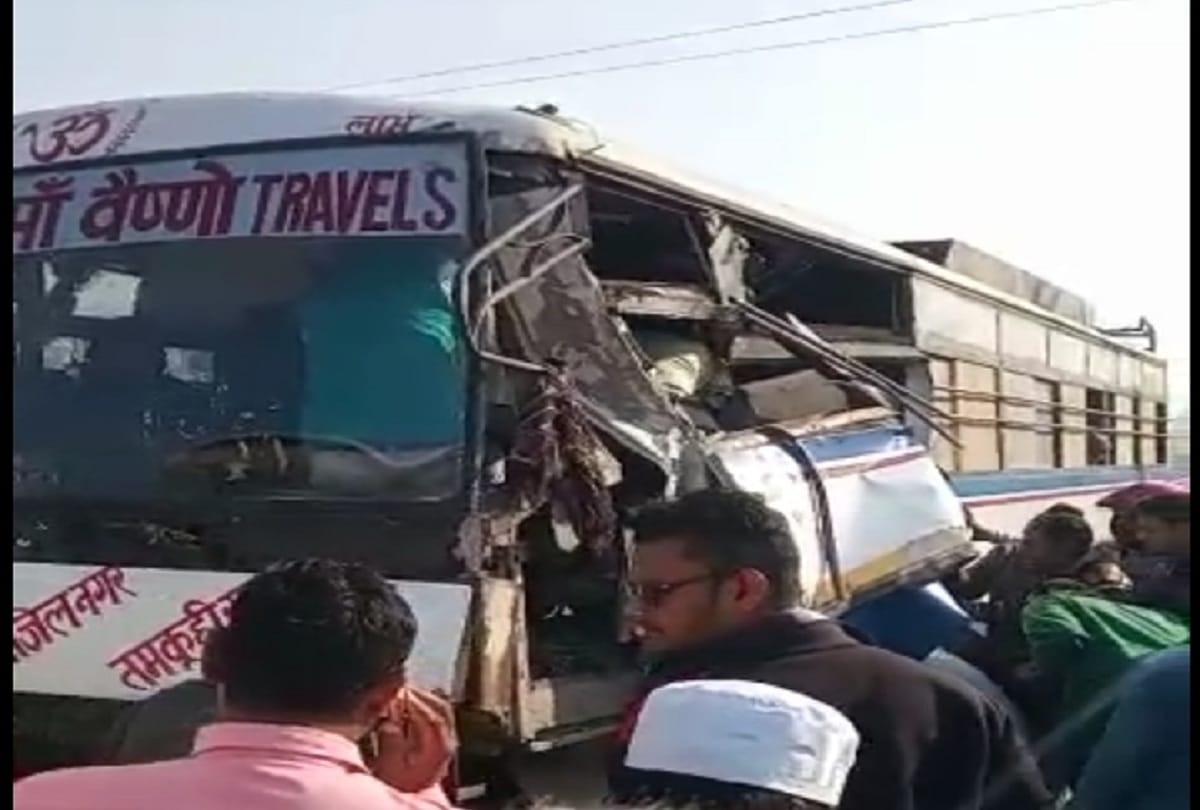 Kushinagar forelane two bus meet accident one injured passengers safe