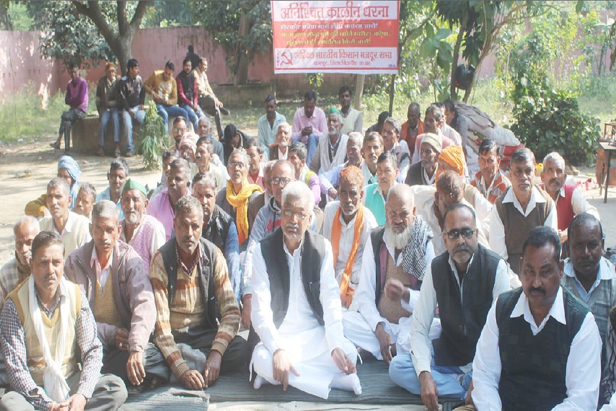 The health deteriorated of five farmers during protest in Bijnor