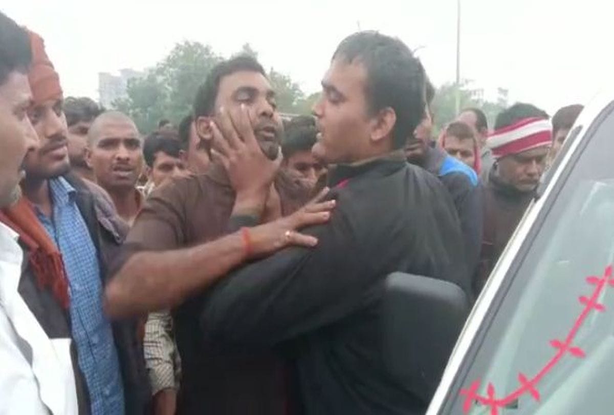 car driver beaten the policeman on the road in firozabad
