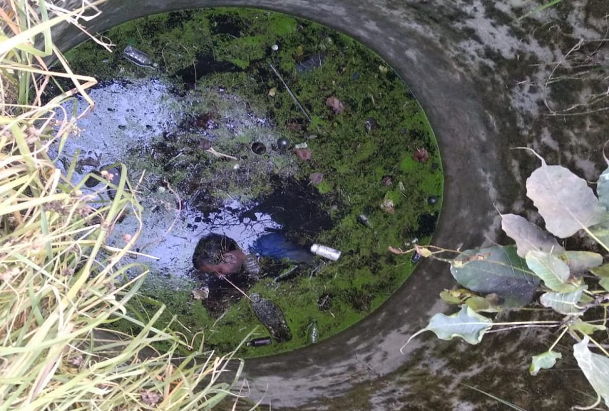 young man Dead body found in well in maharajganj
