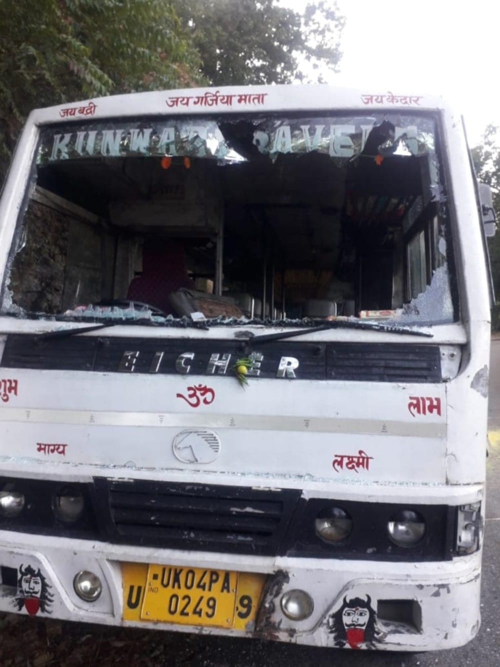 Elephant Attack on bus five Woman stuck and fight for save their life in ramnagar