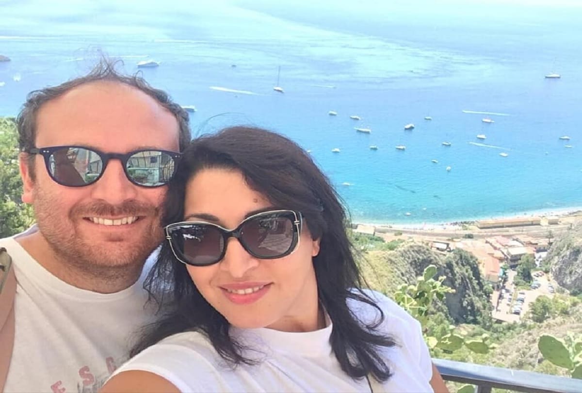 Italian MP proposes to his girlfriend in the middle of a parliamentary debate