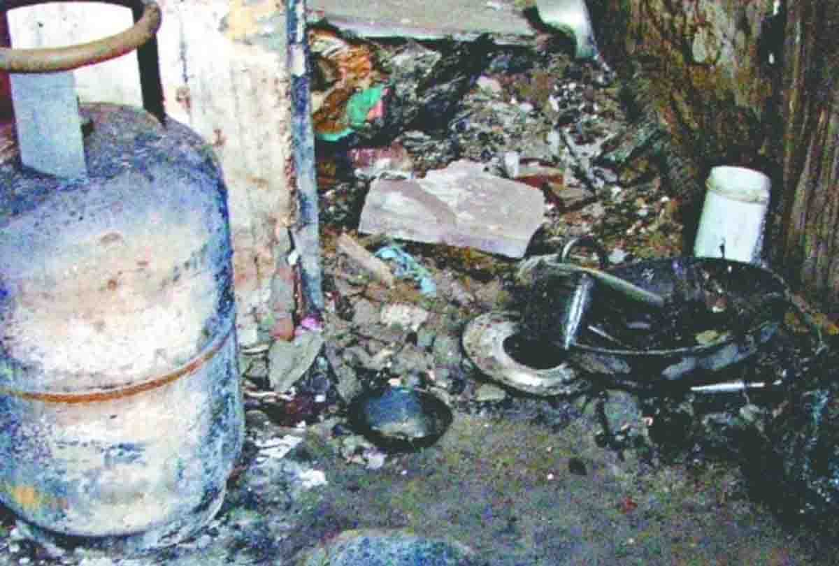 cylinder blasted in ramban jammu kashmir, six died