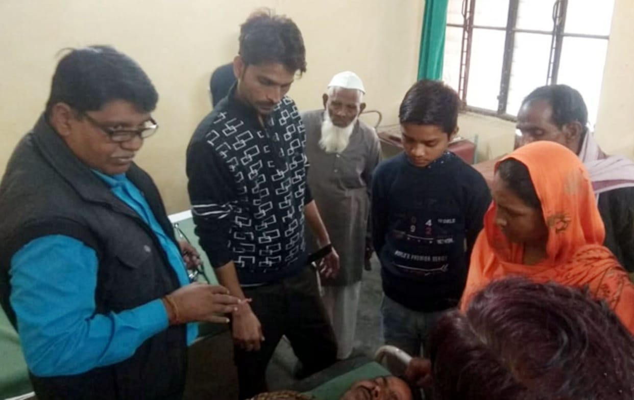 hospital, docter absent, kasganj