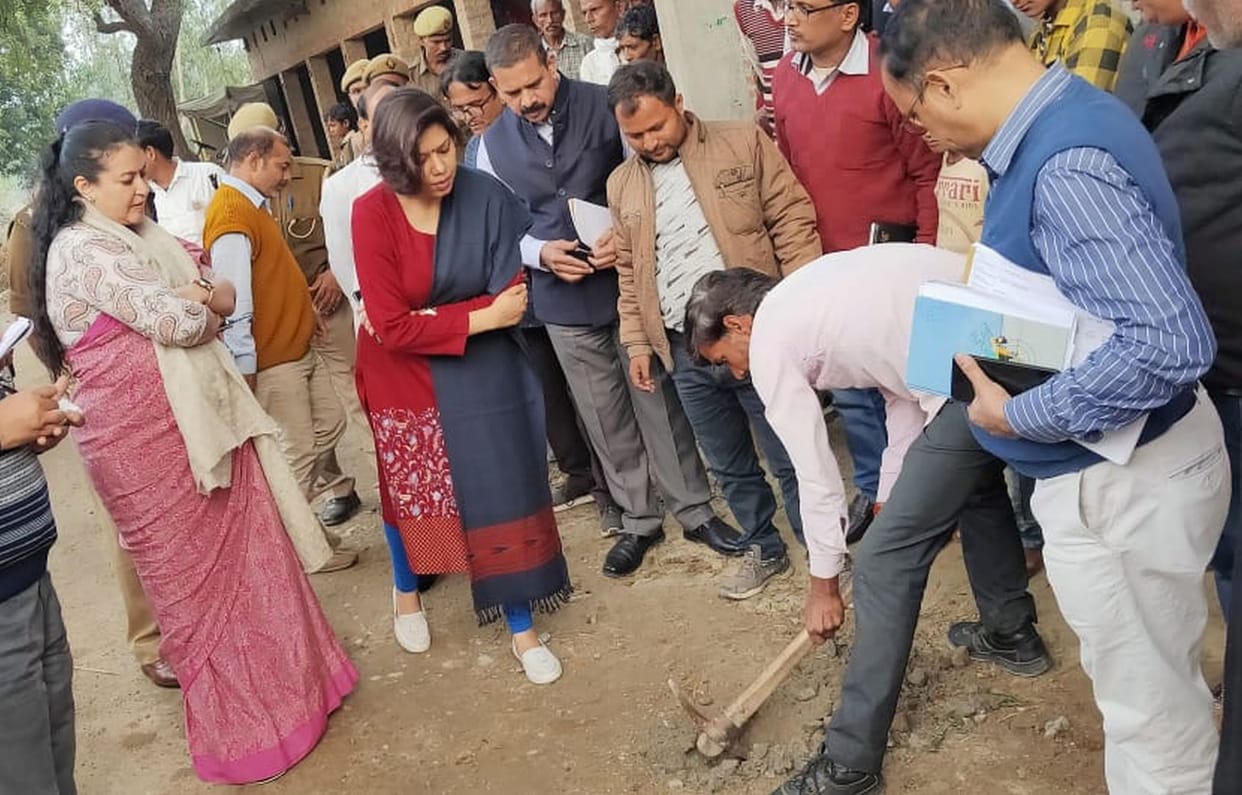 Principal Secretary dug the road in many places, sent samples for investigation