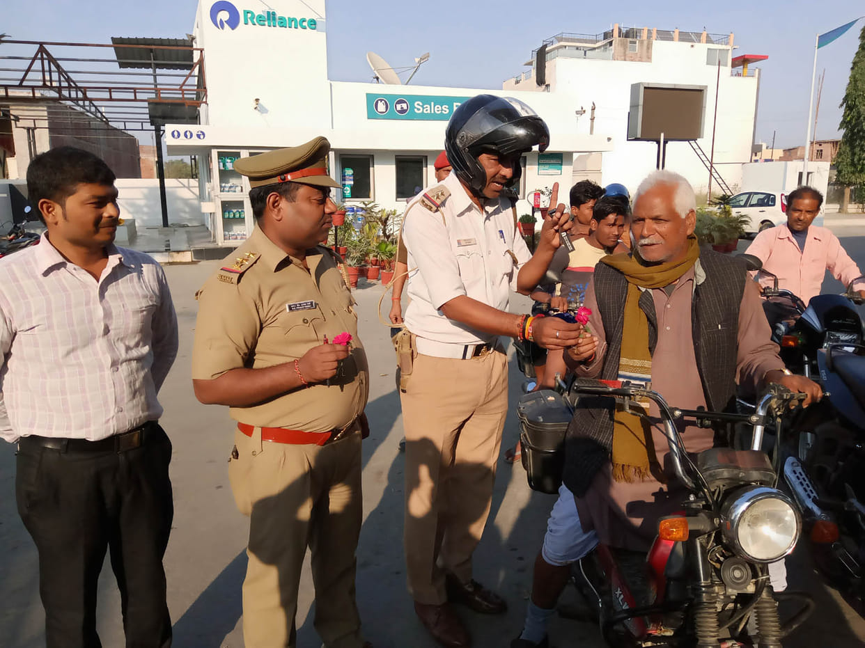 give rose and apeal to follow trafic rule