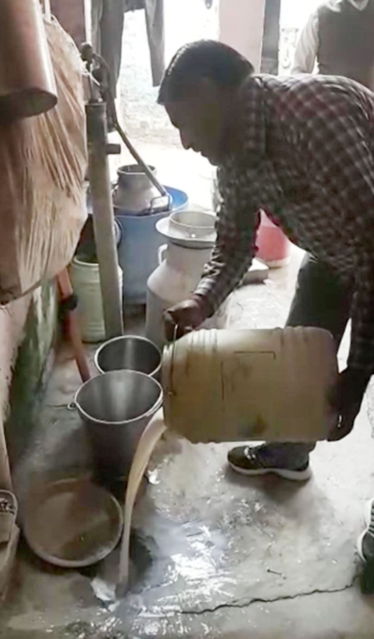 mixed milk, food safty, kasganj