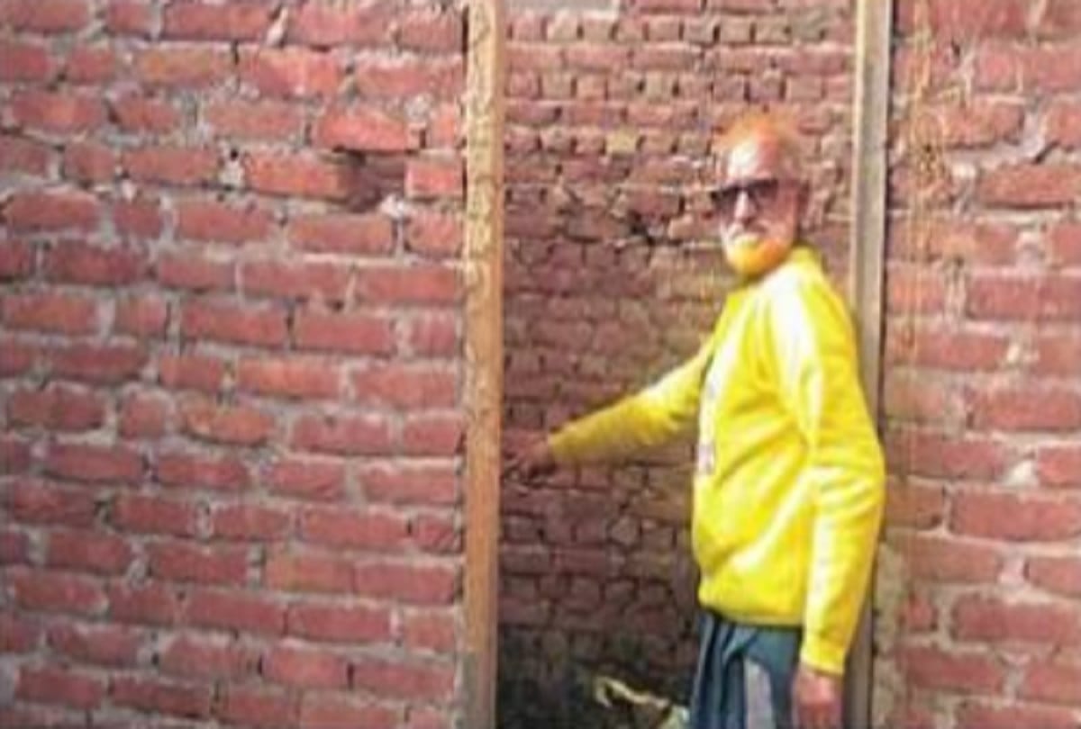 Father killed two innocent daughters with a brick, arrested